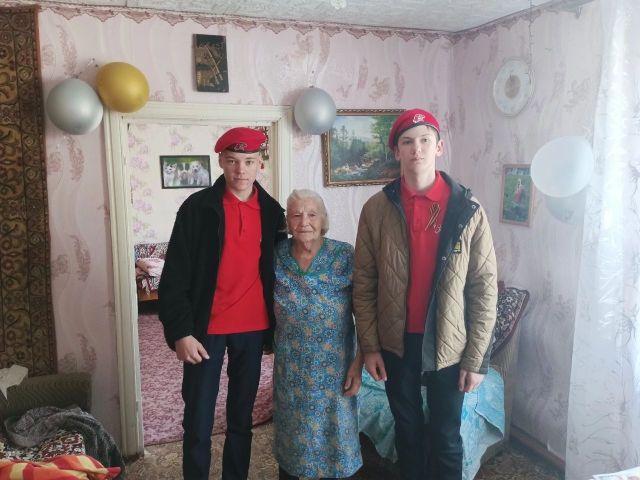 ПОЗДРАВИЛИ ДЕТЕЙ ВОЙНЫ С НАСТУПАЮЩИМ ДНЁМ ПОБЕДЫ.